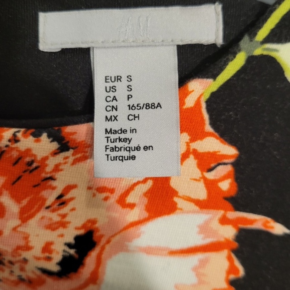 H&M Rose Motif Stretchy Dress - Picture 4 of 4